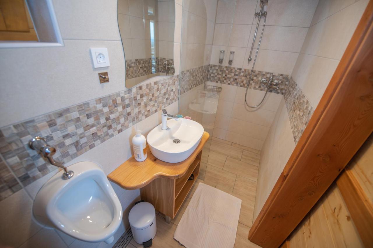 Holiday Home Ernest Zelezni With Hot Tub Ivancna Gorica Ngoại thất bức ảnh
